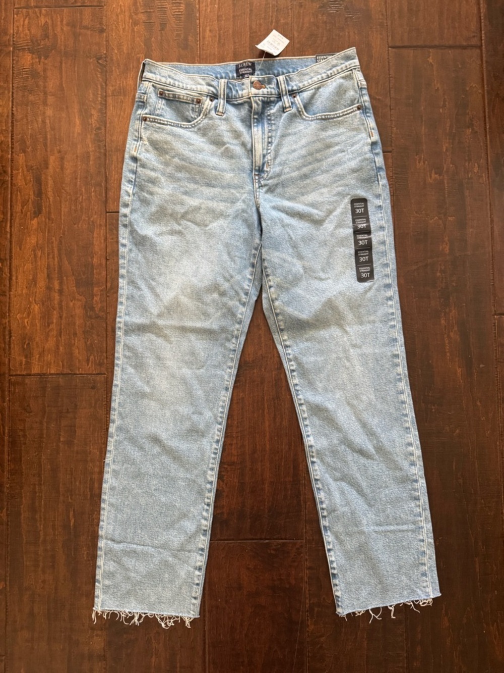 NWT J.Crew Factory Essential Straight Jean in All-Day Stretch
Women's Size 30T - Picture 3 of 5